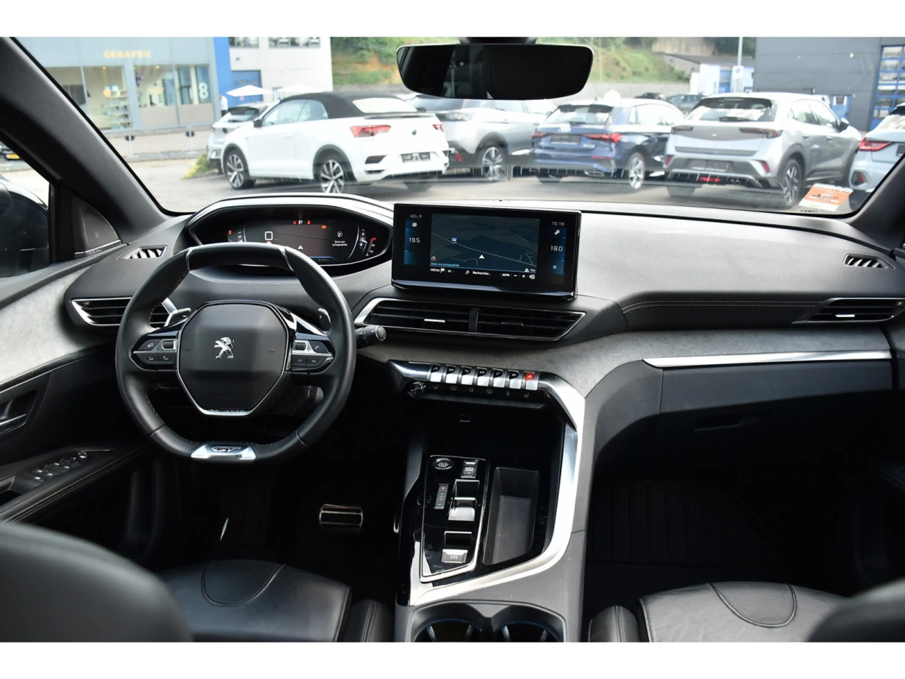 Peugeot 5008 1.5 BlueHDI GT EAT8 PANO CUIR FOCAL ACC CAM360 — photo 11