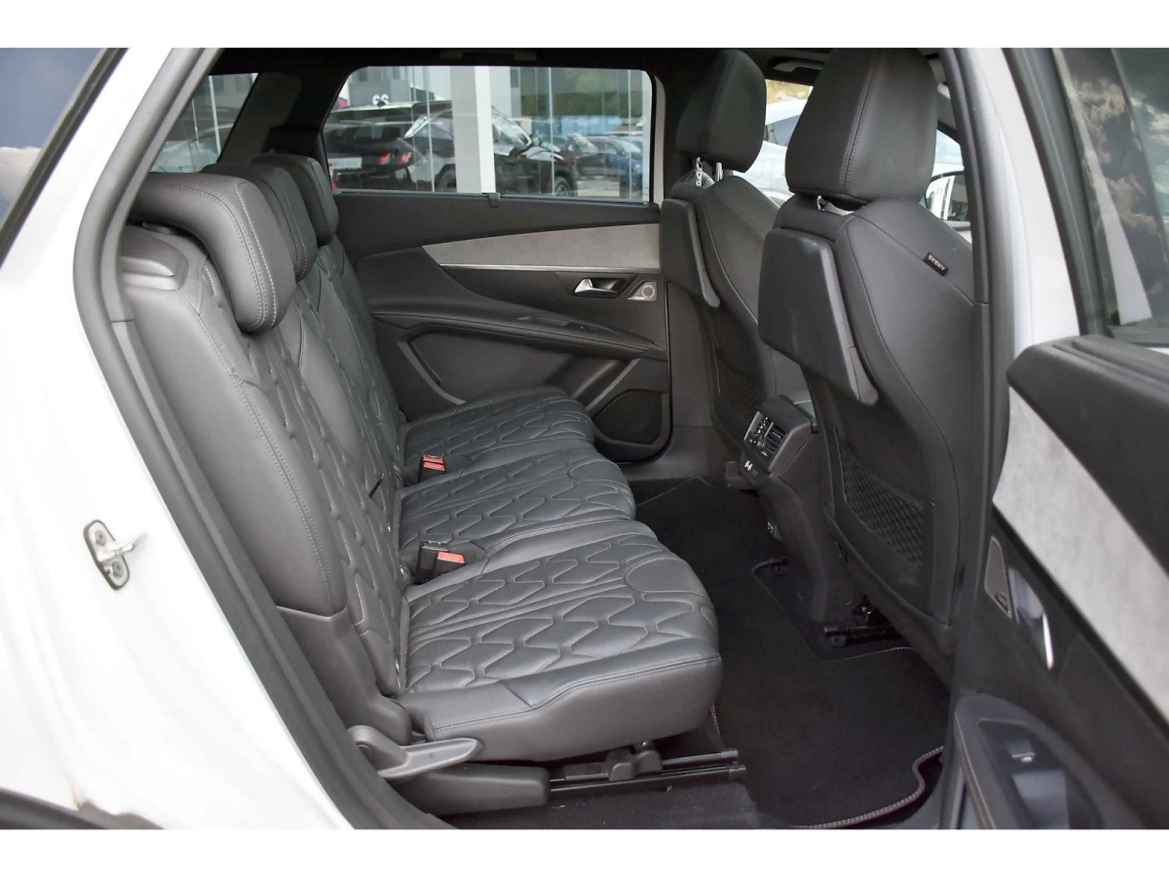 Peugeot 5008 1.5 BlueHDI GT EAT8 PANO CUIR FOCAL ACC CAM360 — photo 8