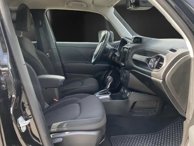 Jeep Renegade view 13