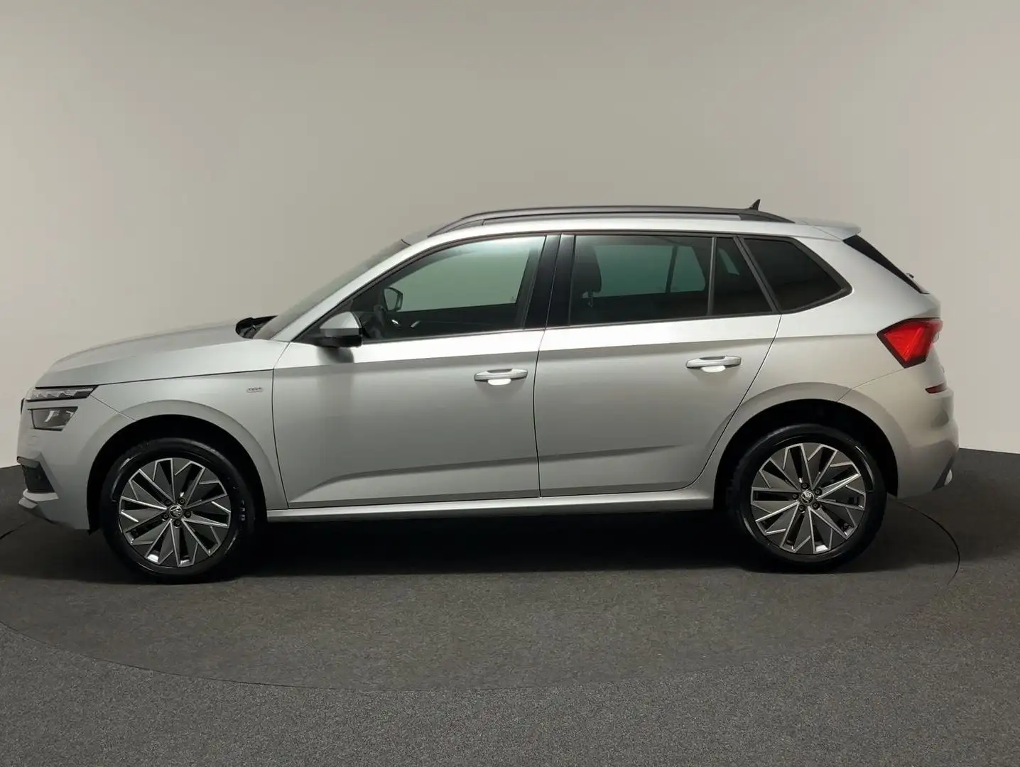 Skoda Kamiq 1.0 TSI Tour Navi LED DCC SHZ Klima PDC Silber - 2