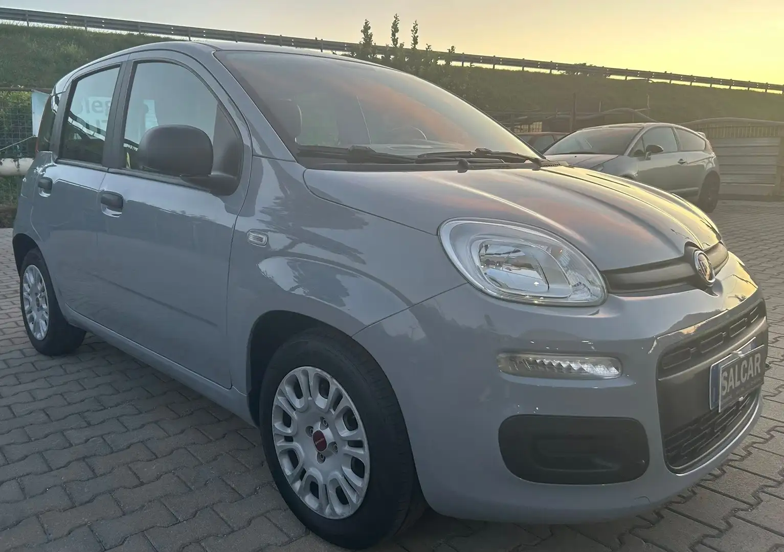 Fiat Panda 1.0 Hybrid uniproprietario Grigio - 2