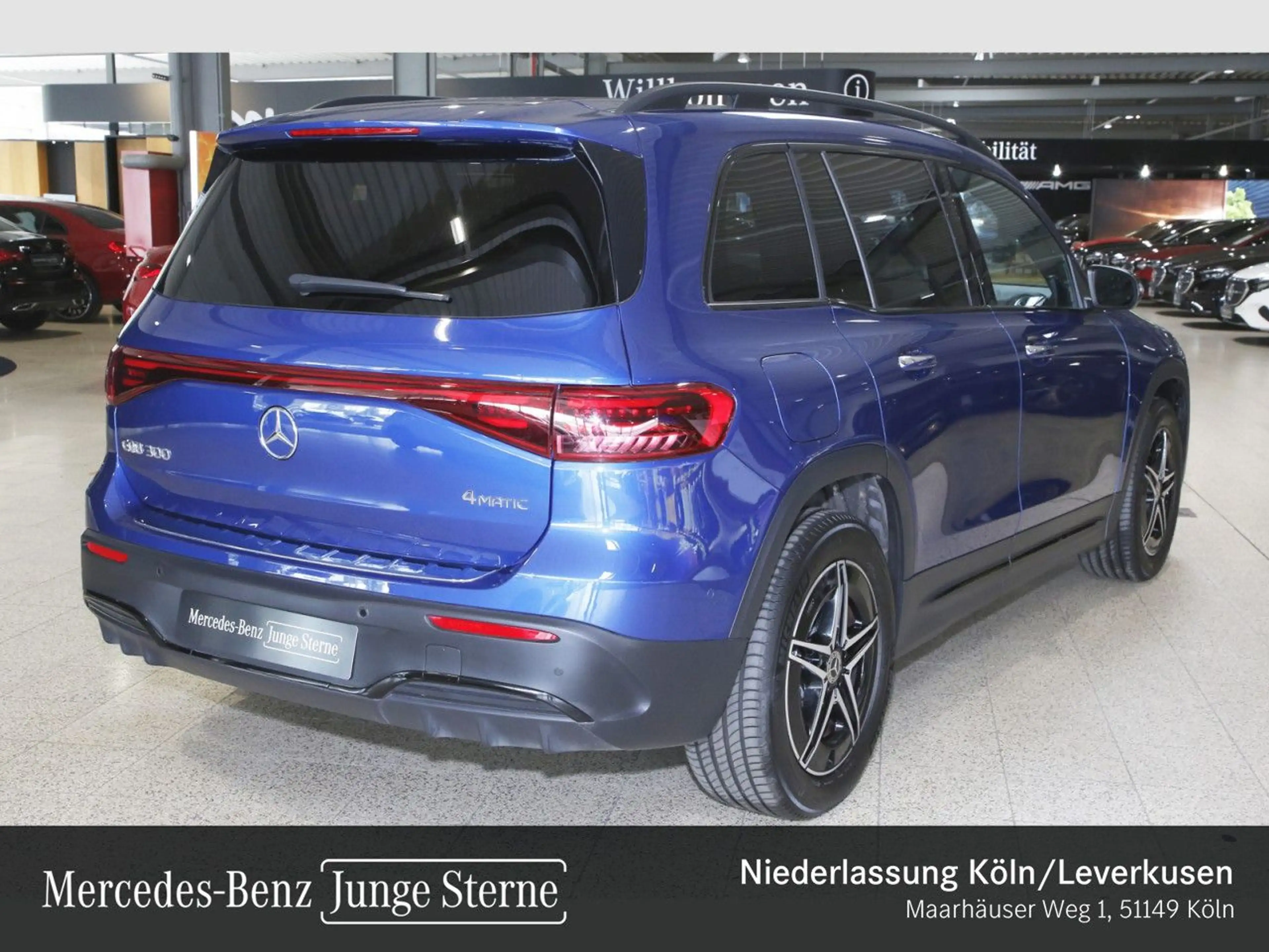 Mercedes-Benz EQB 300 4M AMG+NIGHT+PREMIUM+360+MEMORY+BURMESTER — photo 3