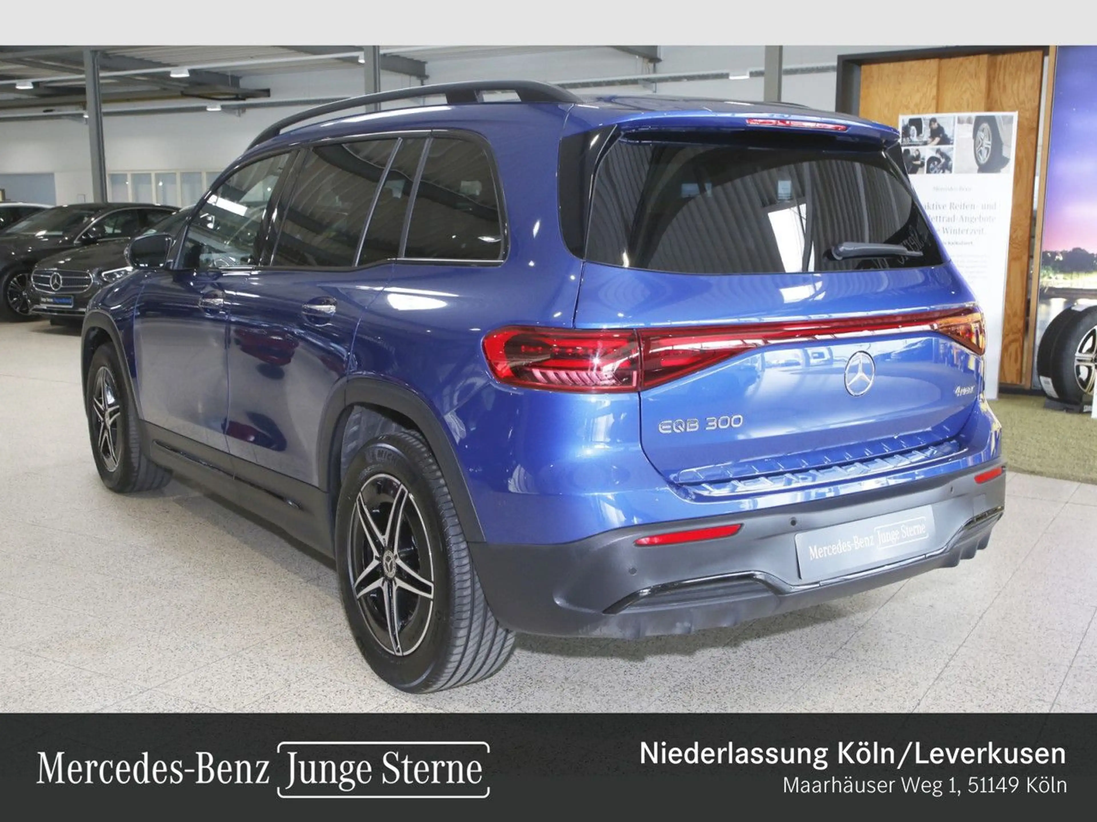 Mercedes-Benz EQB 300 4M AMG+NIGHT+PREMIUM+360+MEMORY+BURMESTER — photo 11