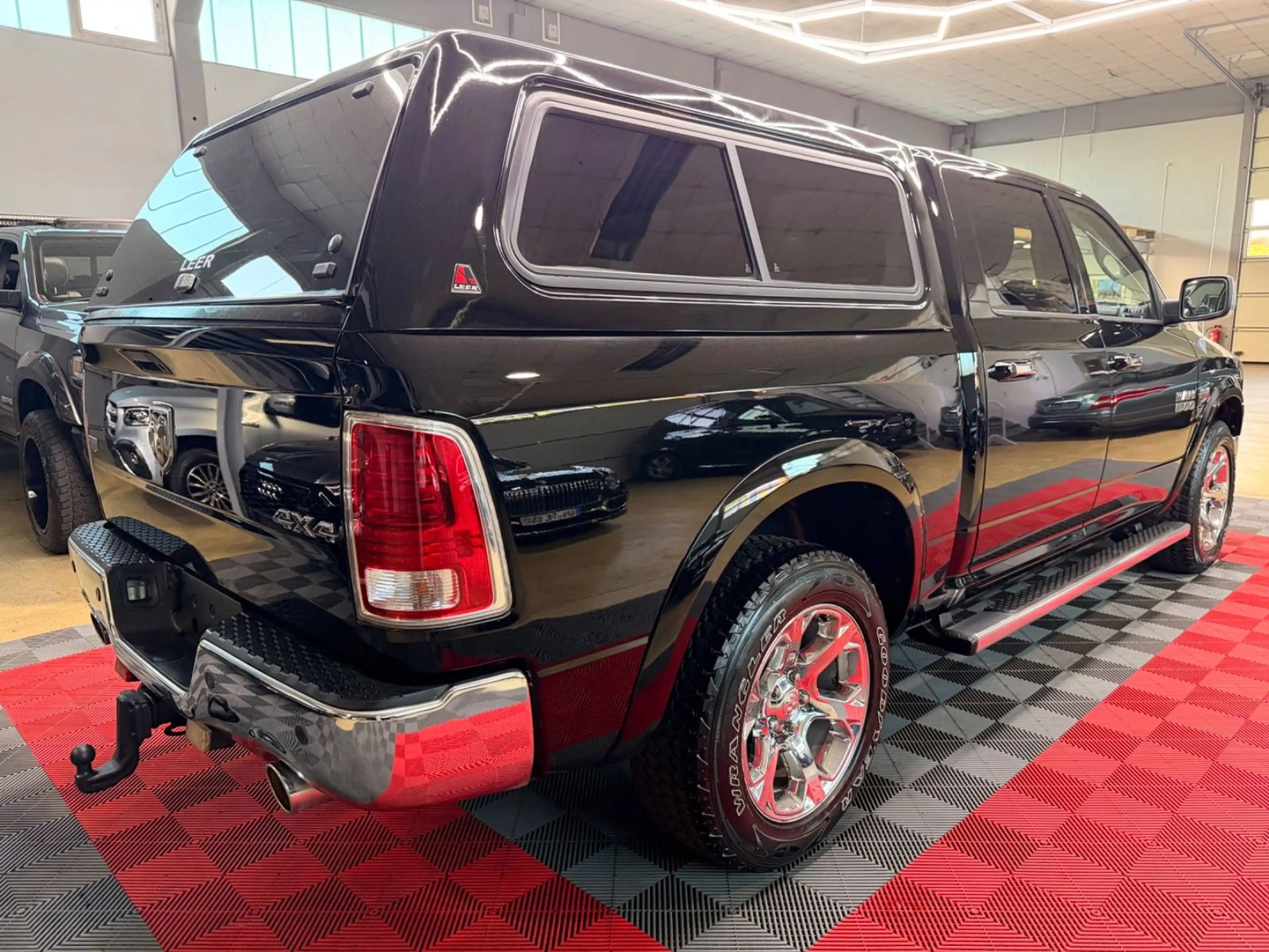 Dodge RAM 1500 5.7 HEMI Laramie 4X4 Hardtop Crew Cab — photo 9