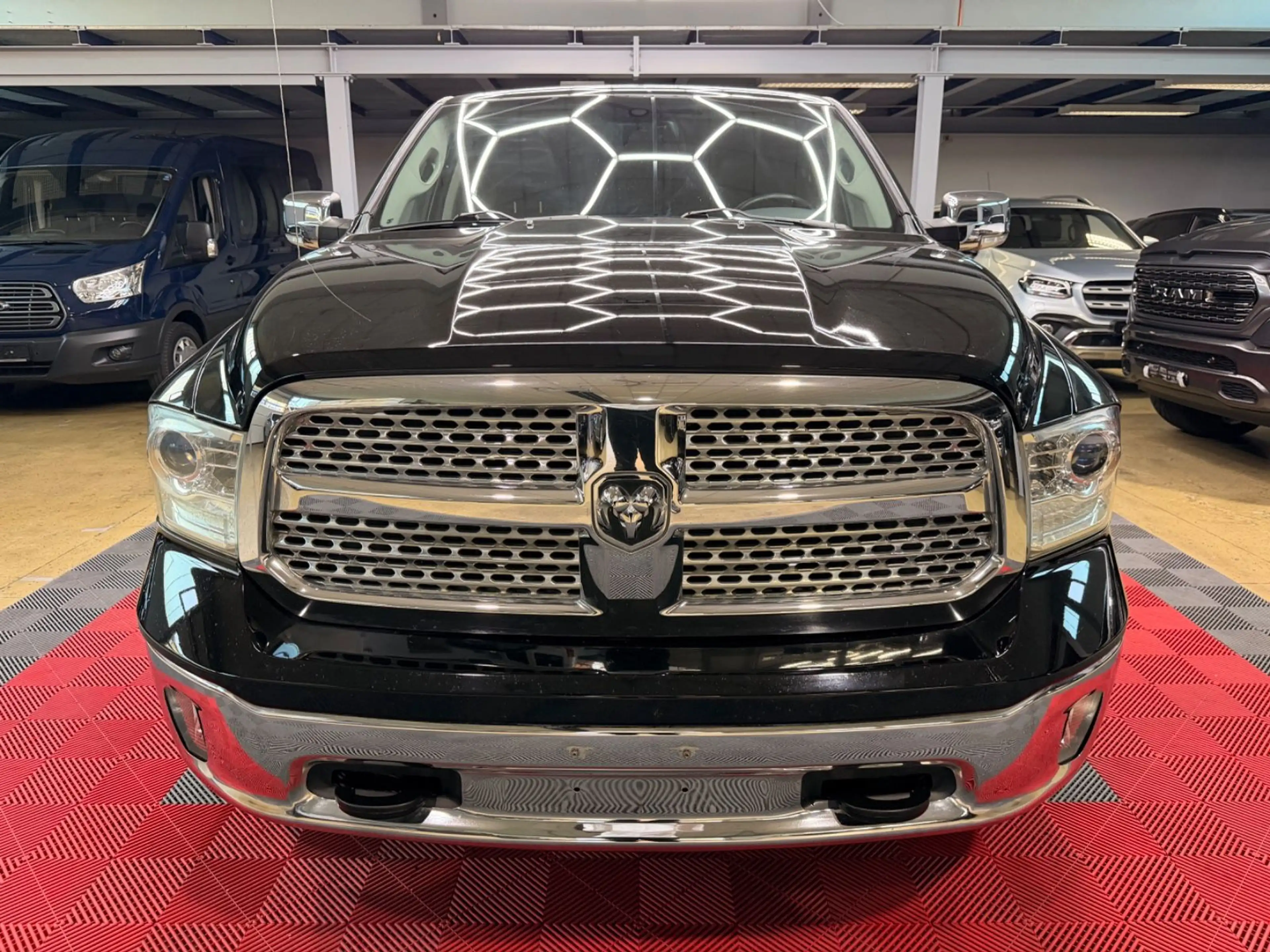 Dodge RAM 1500 5.7 HEMI Laramie 4X4 Hardtop Crew Cab — photo 2