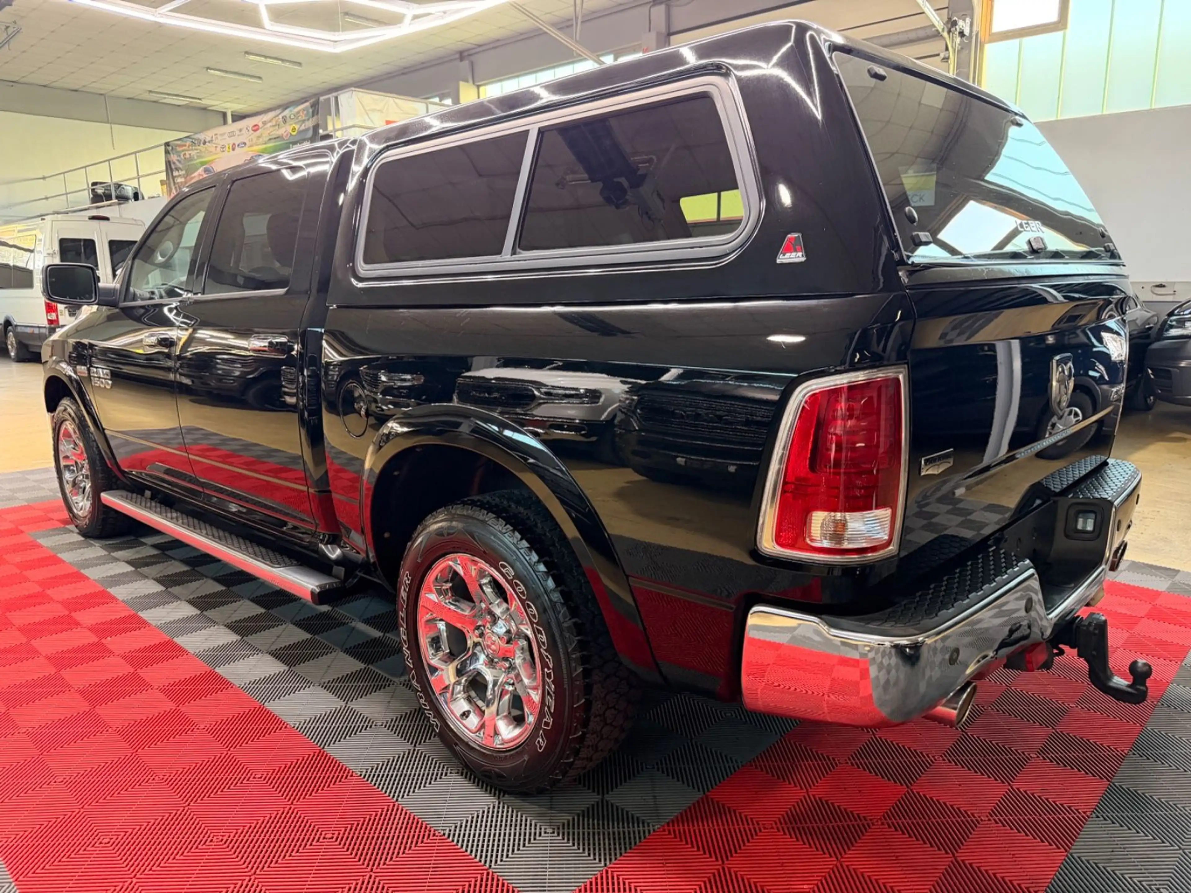 Dodge RAM 1500 5.7 HEMI Laramie 4X4 Hardtop Crew Cab — photo 7