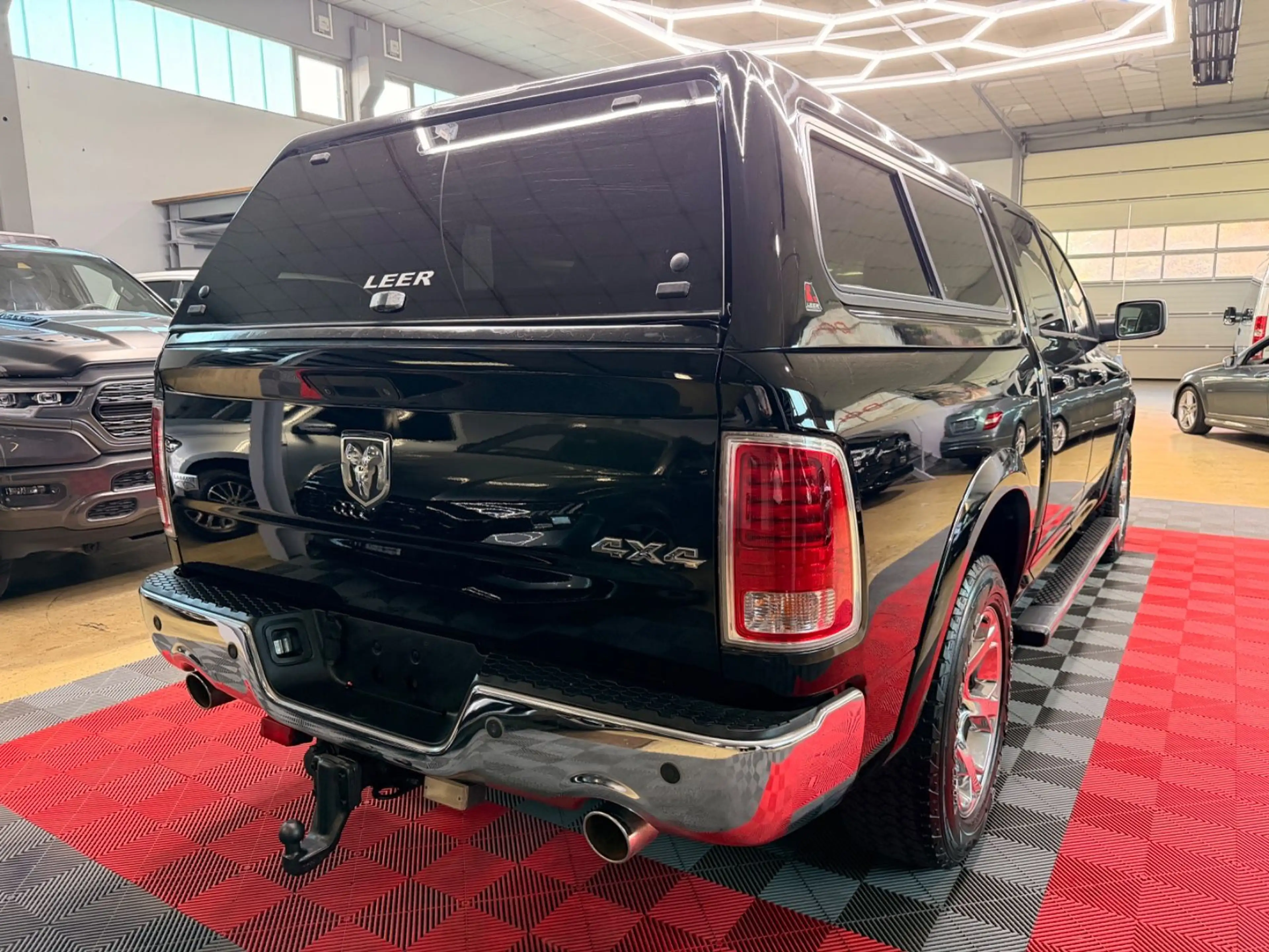 Dodge RAM 1500 5.7 HEMI Laramie 4X4 Hardtop Crew Cab — photo 10