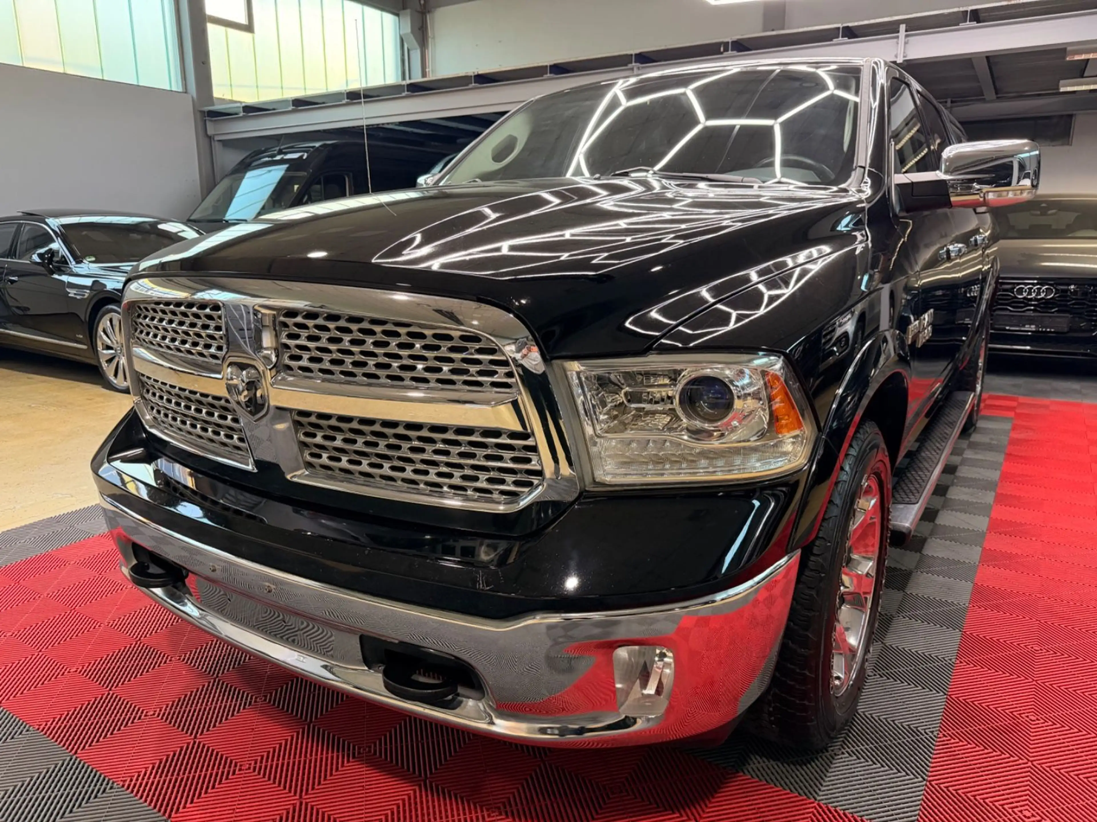 Dodge RAM 1500 5.7 HEMI Laramie 4X4 Hardtop Crew Cab — photo 5