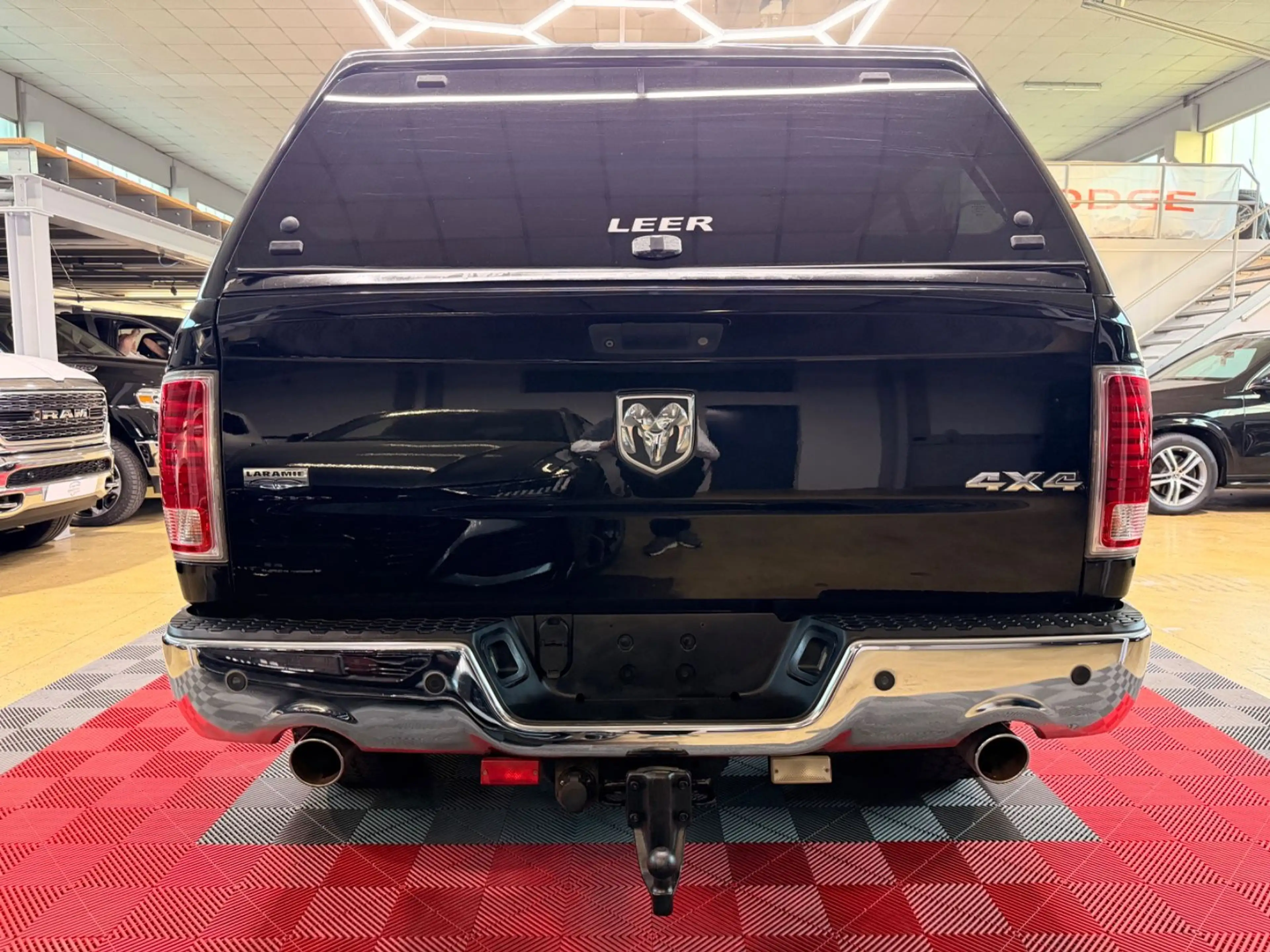 Dodge RAM 1500 5.7 HEMI Laramie 4X4 Hardtop Crew Cab — photo 11