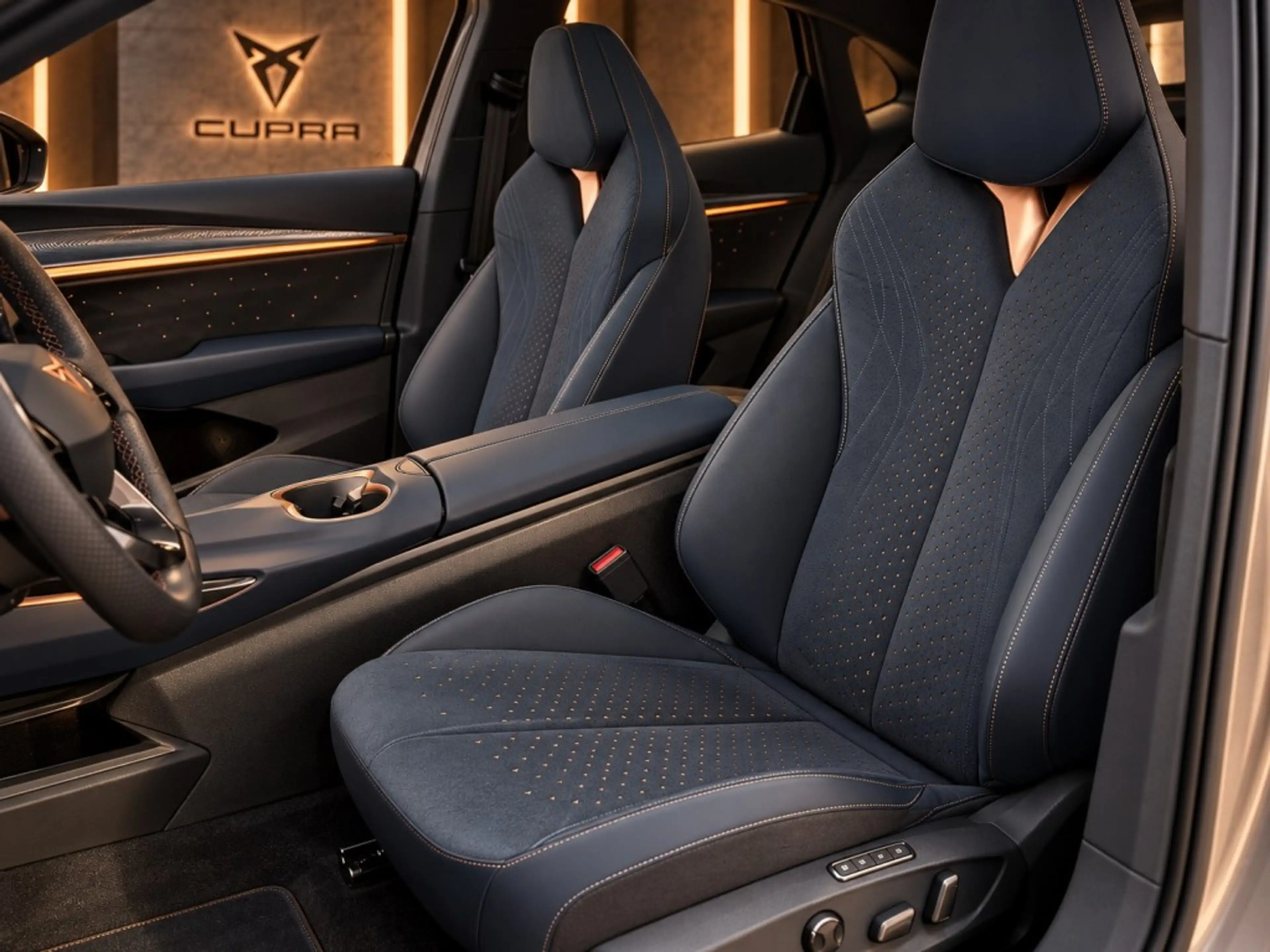 CUPRA Tavascan VZ EXTREME 82 kWh 341PK Panoramadak Sennheiser Cam — photo 9