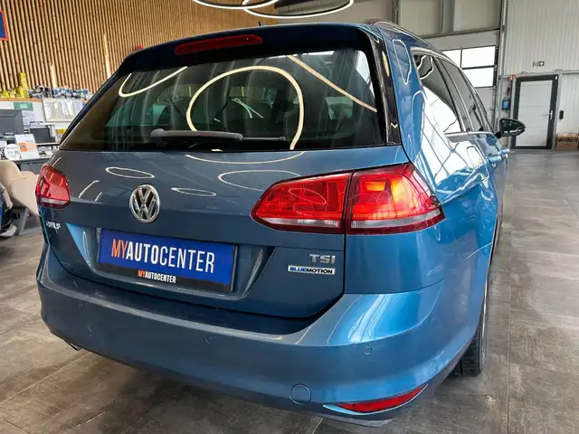Volkswagen Golf view 2