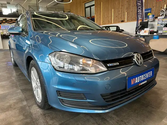 Volkswagen Golf view 3
