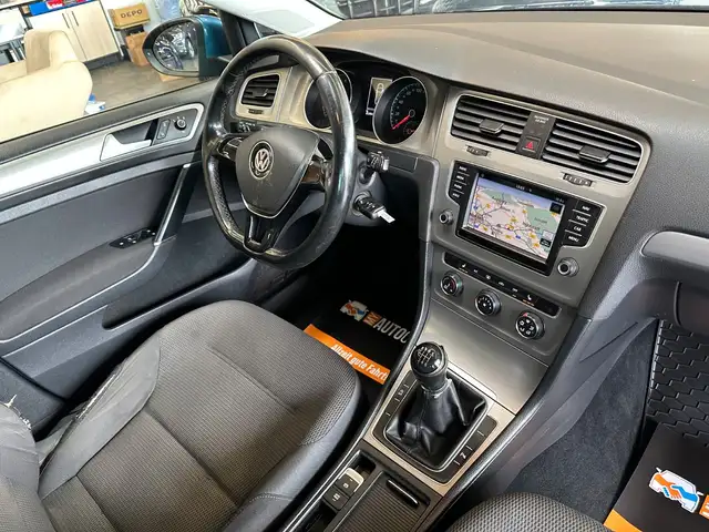 Volkswagen Golf view 9
