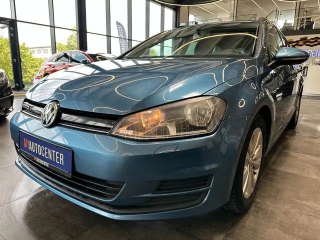 Volkswagen Golf view 4