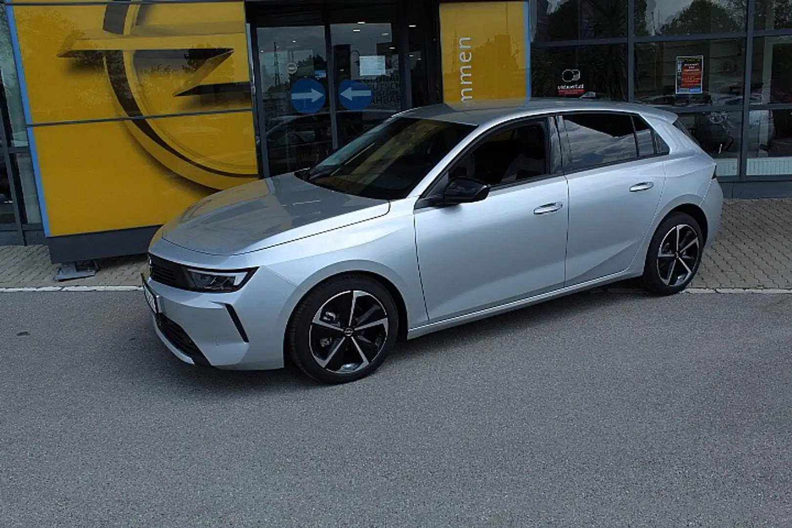 Opel Astra 1,2 Turbo Edition Silber - 2