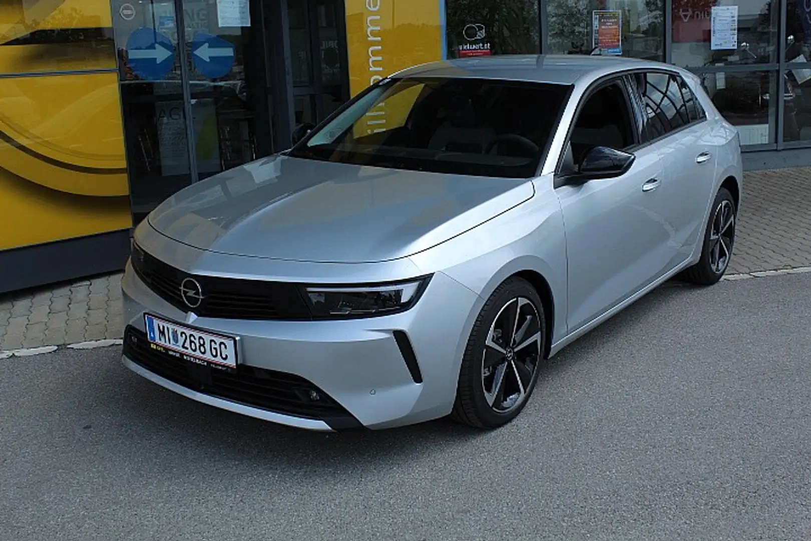 Opel Astra 1,2 Turbo Edition Silber - 1
