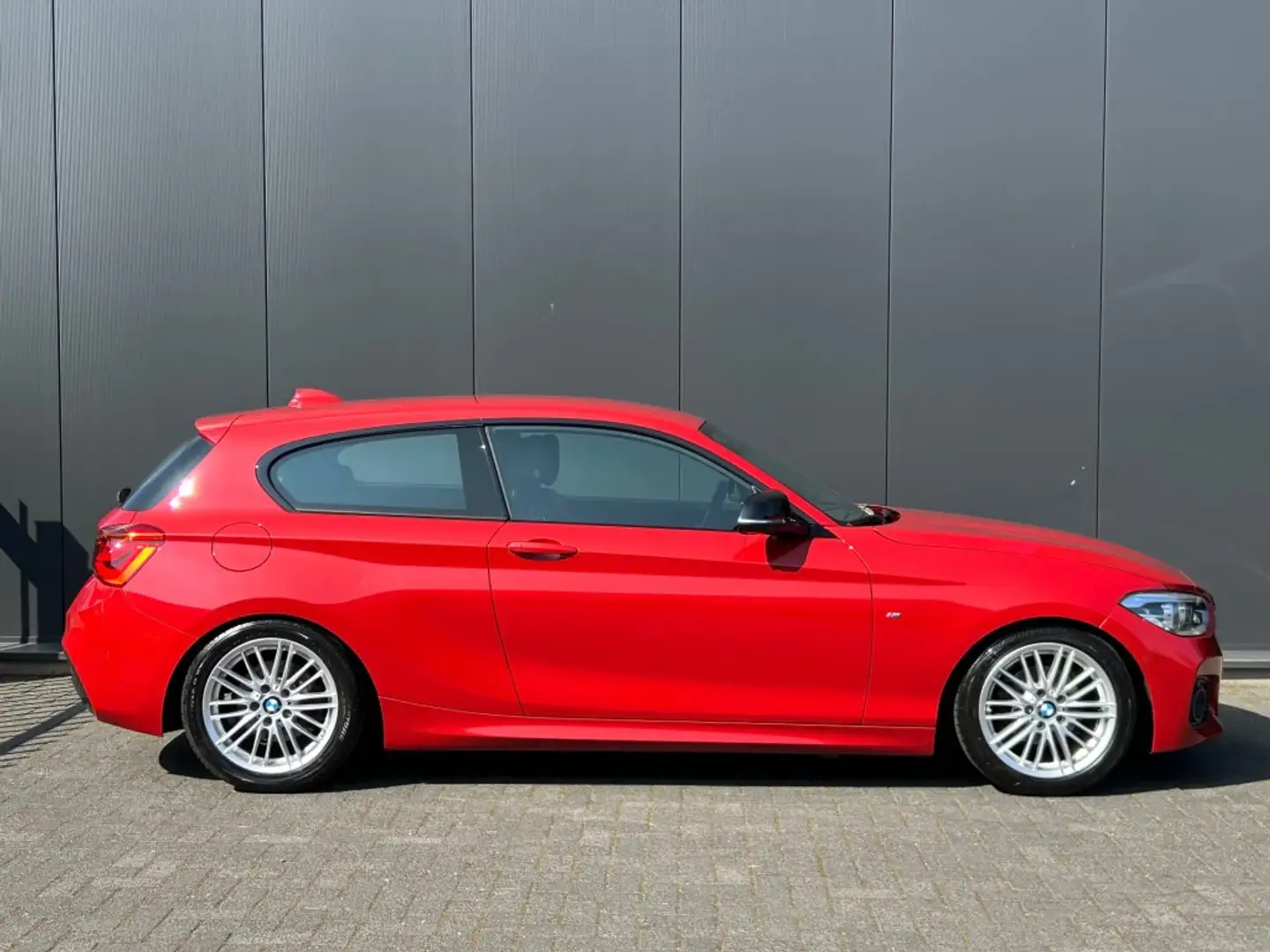 BMW 116 116i M Sport Shadow Leder Navi LED Camera H/K NL-a Rood - 2