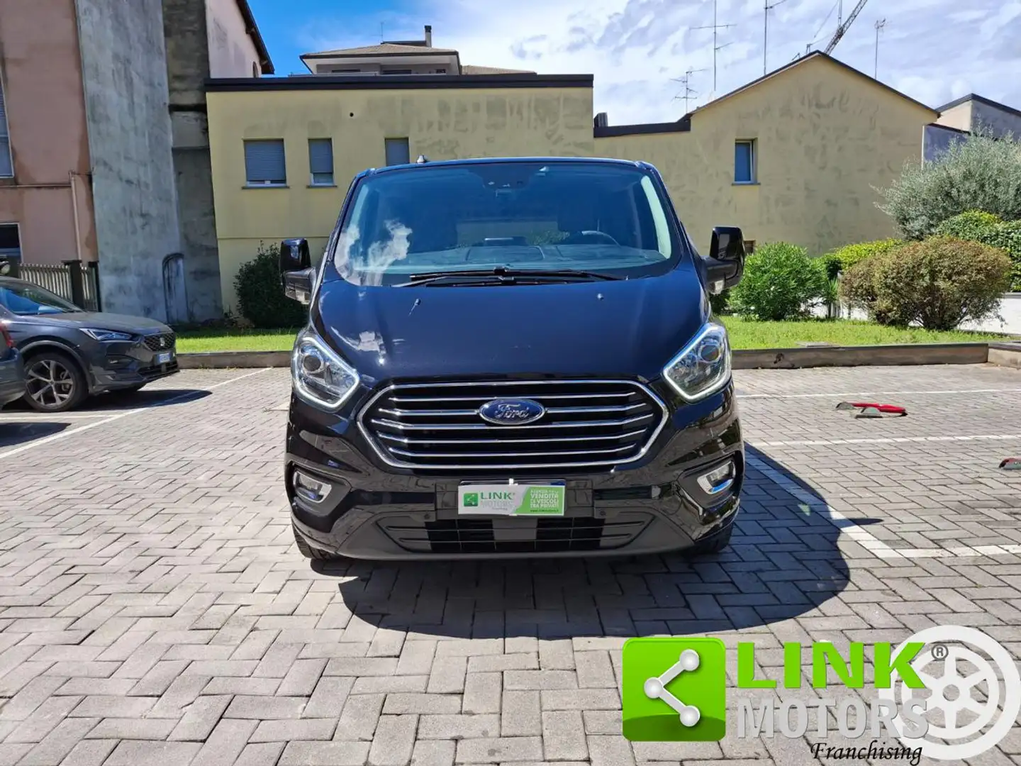 Ford Tourneo Custom 320 2.0 EcoBlue 150CV MHEV PC Titanium GARANZIA Nero - 2