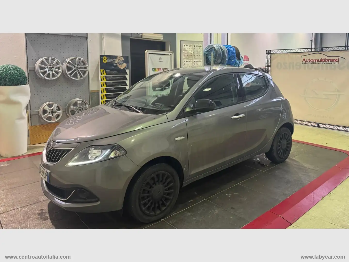 Lancia Ypsilon 1.0 FireFly 5p.S&S Hybrid Silver Сірий - 1