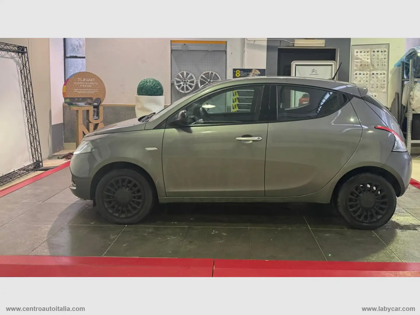 Lancia Ypsilon 1.0 FireFly 5p.S&S Hybrid Silver Сірий - 2