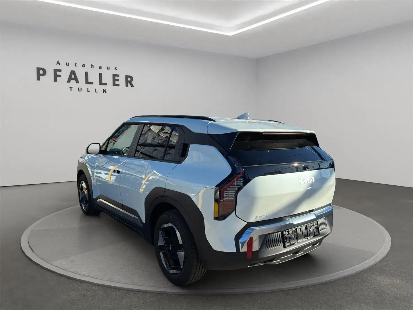 Kia EV3 /EARTH/81,4KWH/FWD/204 Weiß - 2