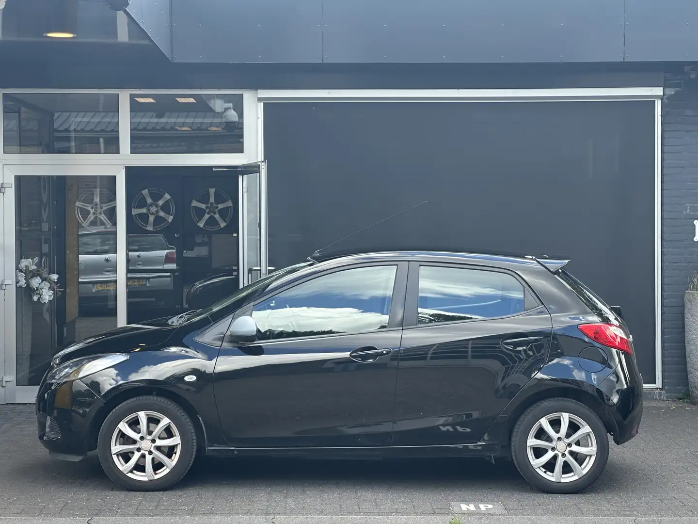 Mazda 2 1.3 Cool AIRCO / ELEK RAMEN / LM VELGEN Schwarz - 2
