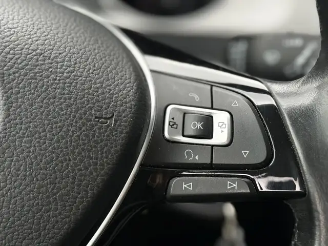 Volkswagen Golf view 17