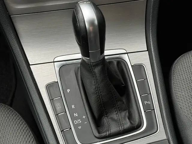 Volkswagen Golf view 20