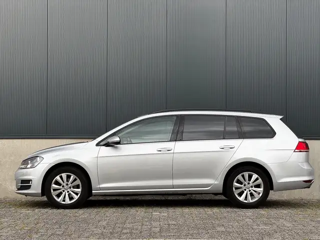 Volkswagen Golf view 2