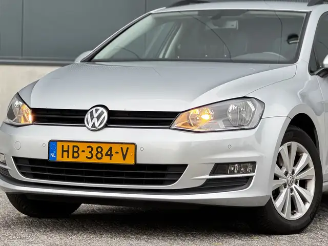Volkswagen Golf view 4