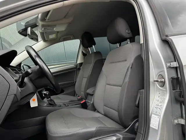 Volkswagen Golf view 8