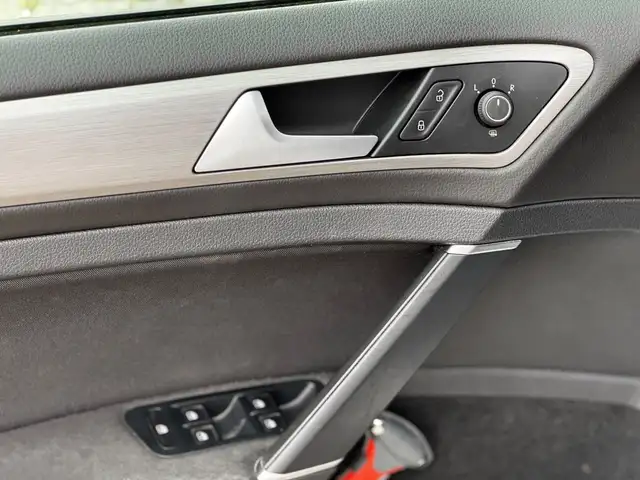 Volkswagen Golf view 12