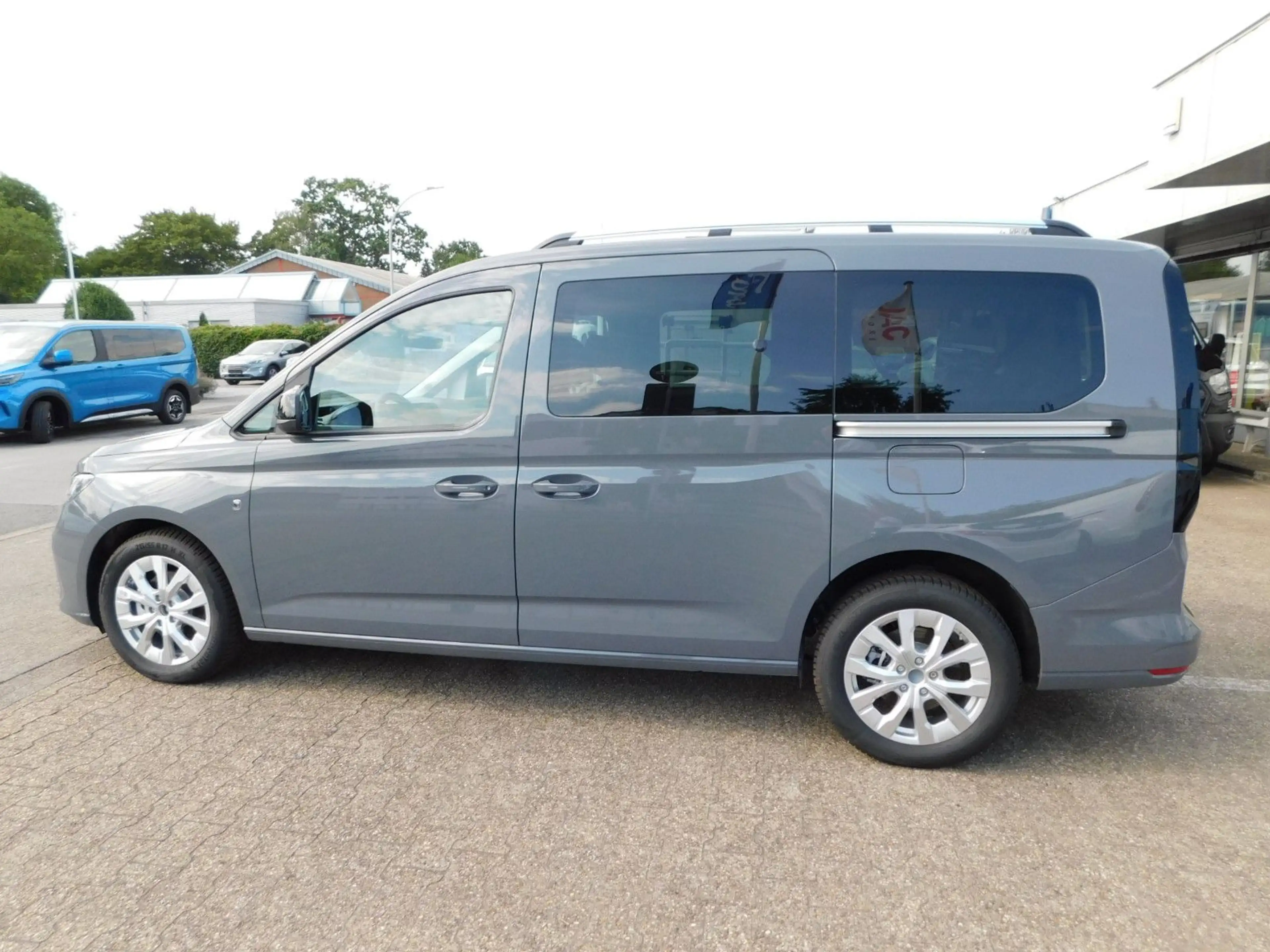 Ford Grand Tourneo Titanium L2 Autom. 5.J Garantie — photo 8