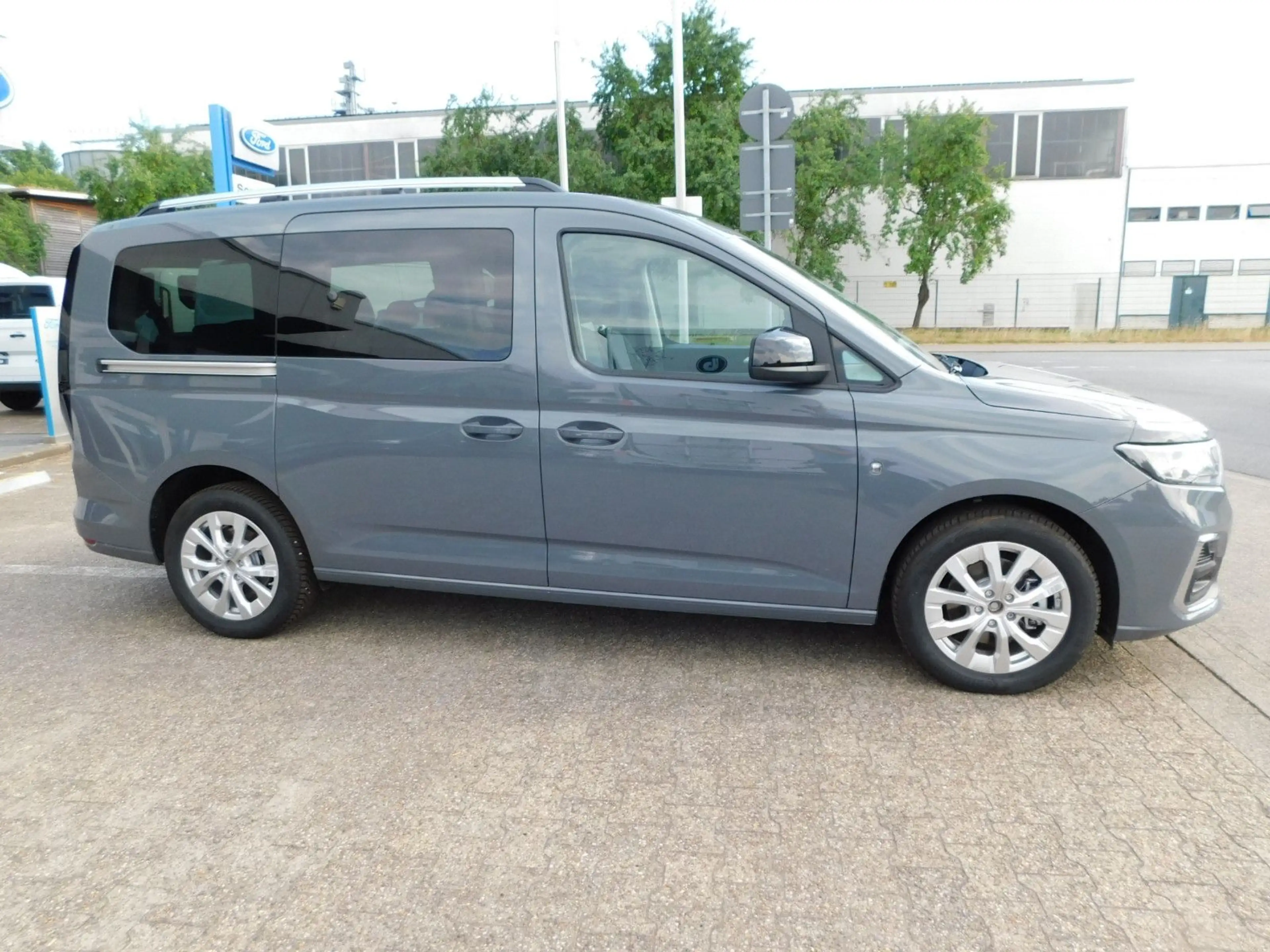 Ford Grand Tourneo Titanium L2 Autom. 5.J Garantie — photo 4