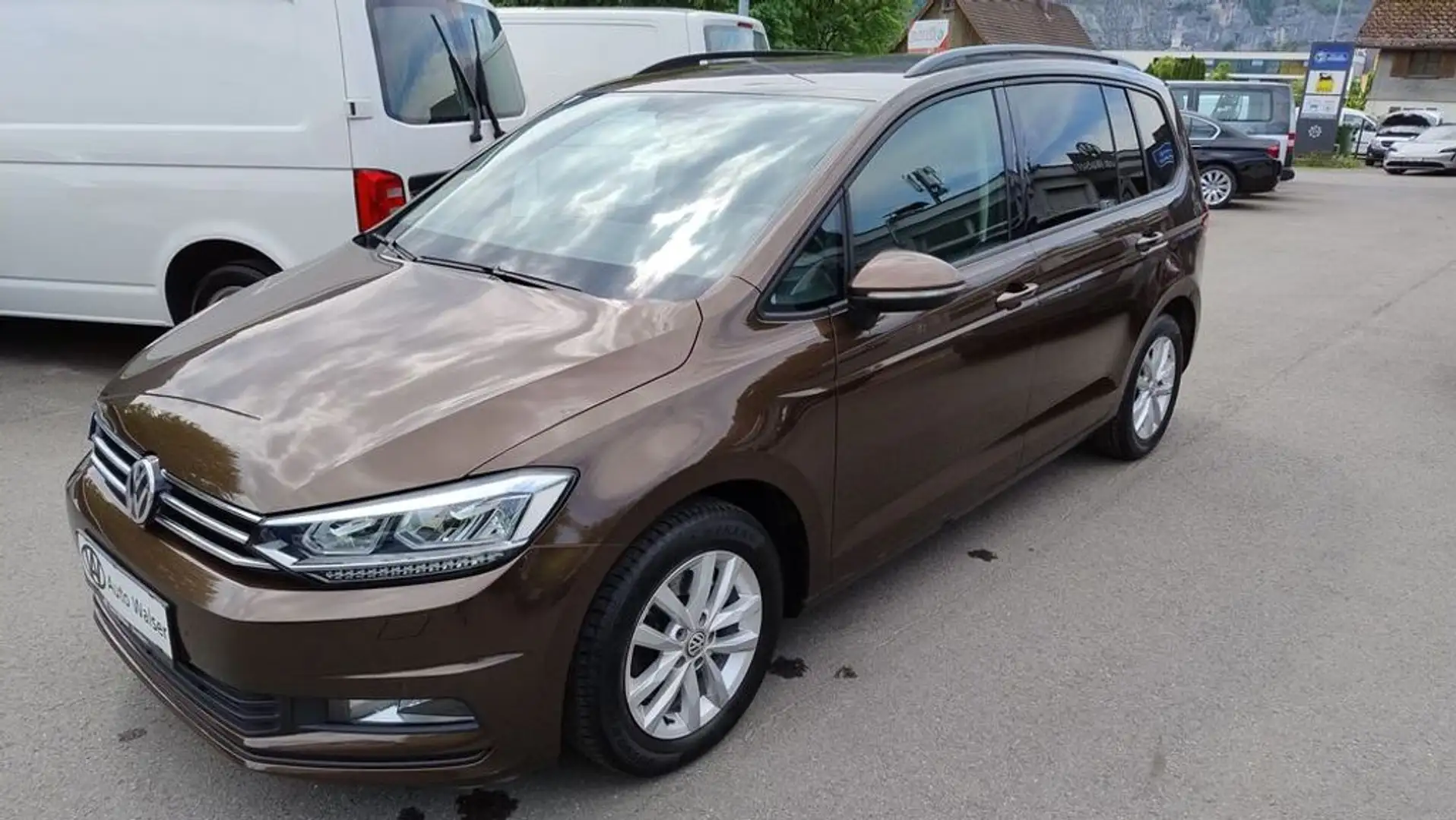 Volkswagen Touran Comfortline 1,6 TDI 7 Sitzer AHK Bruin - 1