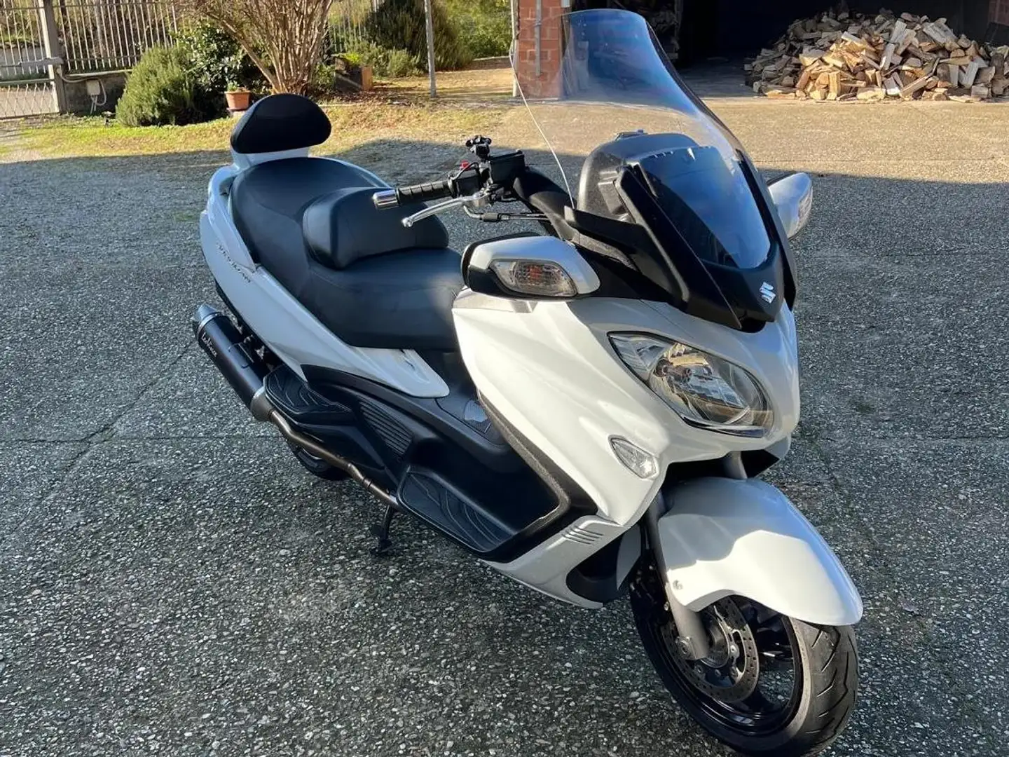 Suzuki Burgman 650 Executive Blanc - 1