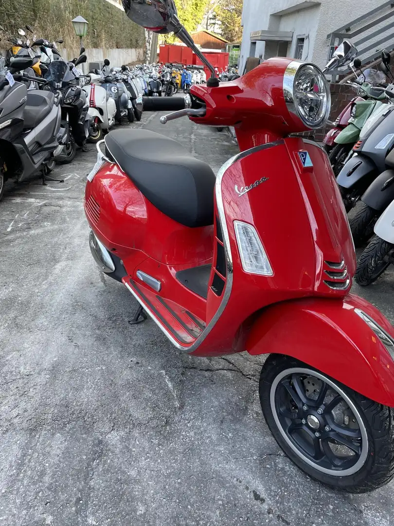 Vespa GTS Super 300 ccm Rojo - 1