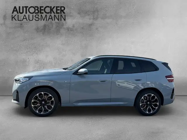 BMW X3 view 3