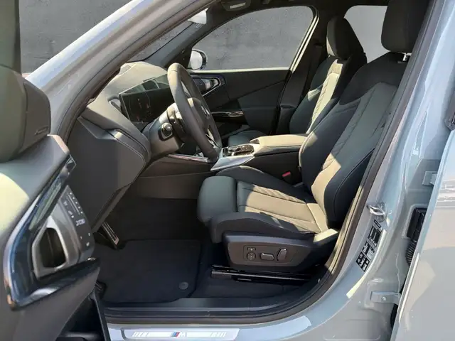 BMW X3 view 8