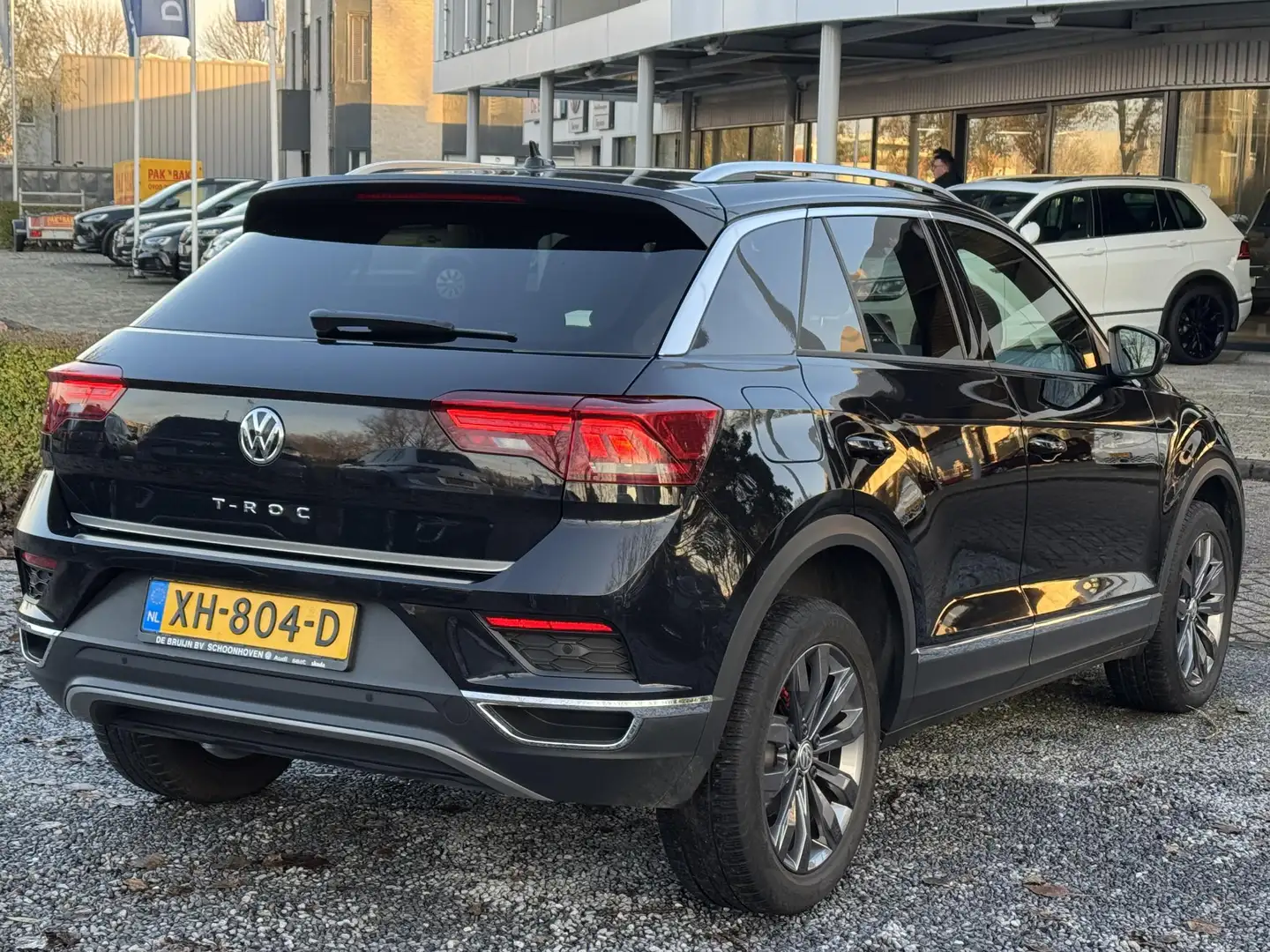 Volkswagen T-Roc 1.0 TSI Sport (Trekhaak,Camera,Virtual,Navi) Zwart - 2