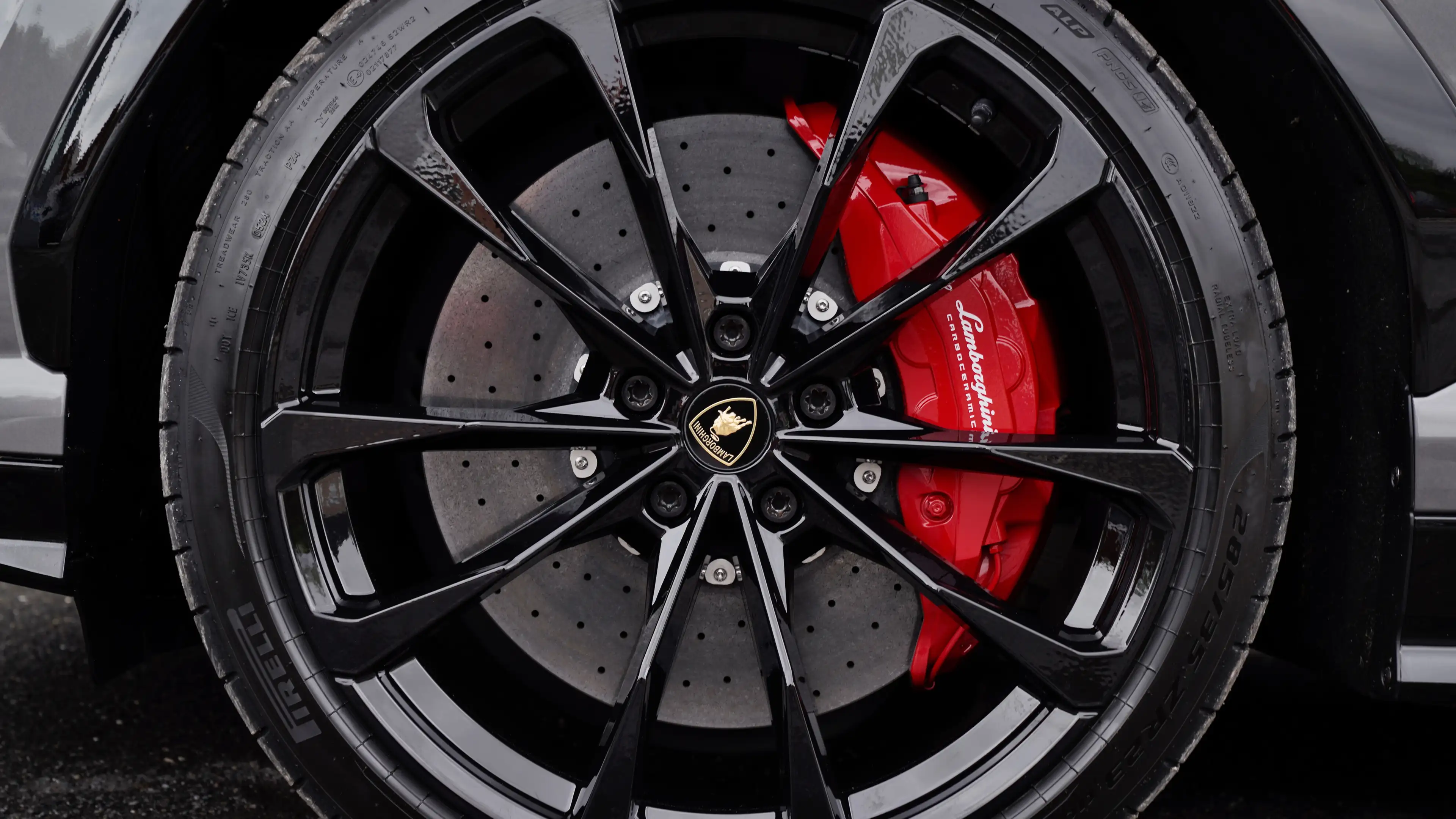 Lamborghini Urus Urus 4.0 V8 *CERAMIC/CARBON/B&O/AKRAPOVIC/FULL* — photo 11