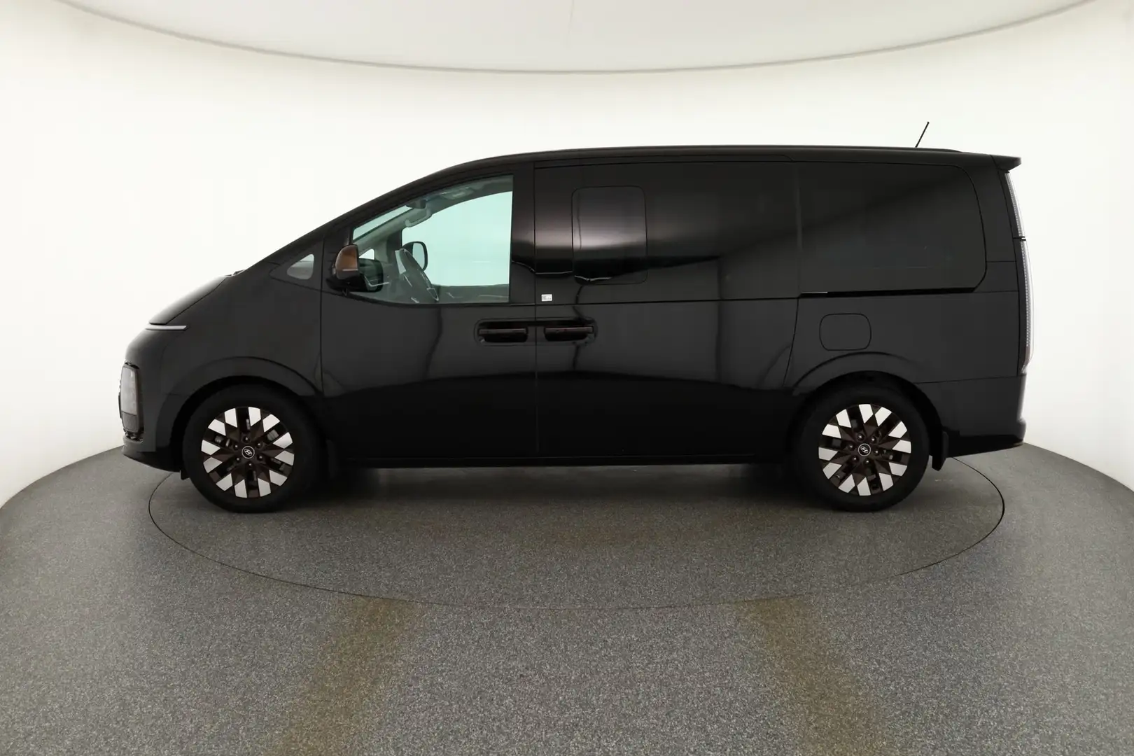 Hyundai STARIA 2.2 CRDI 4WD Signature AHK 7-Sitzer Bose Schwarz - 2