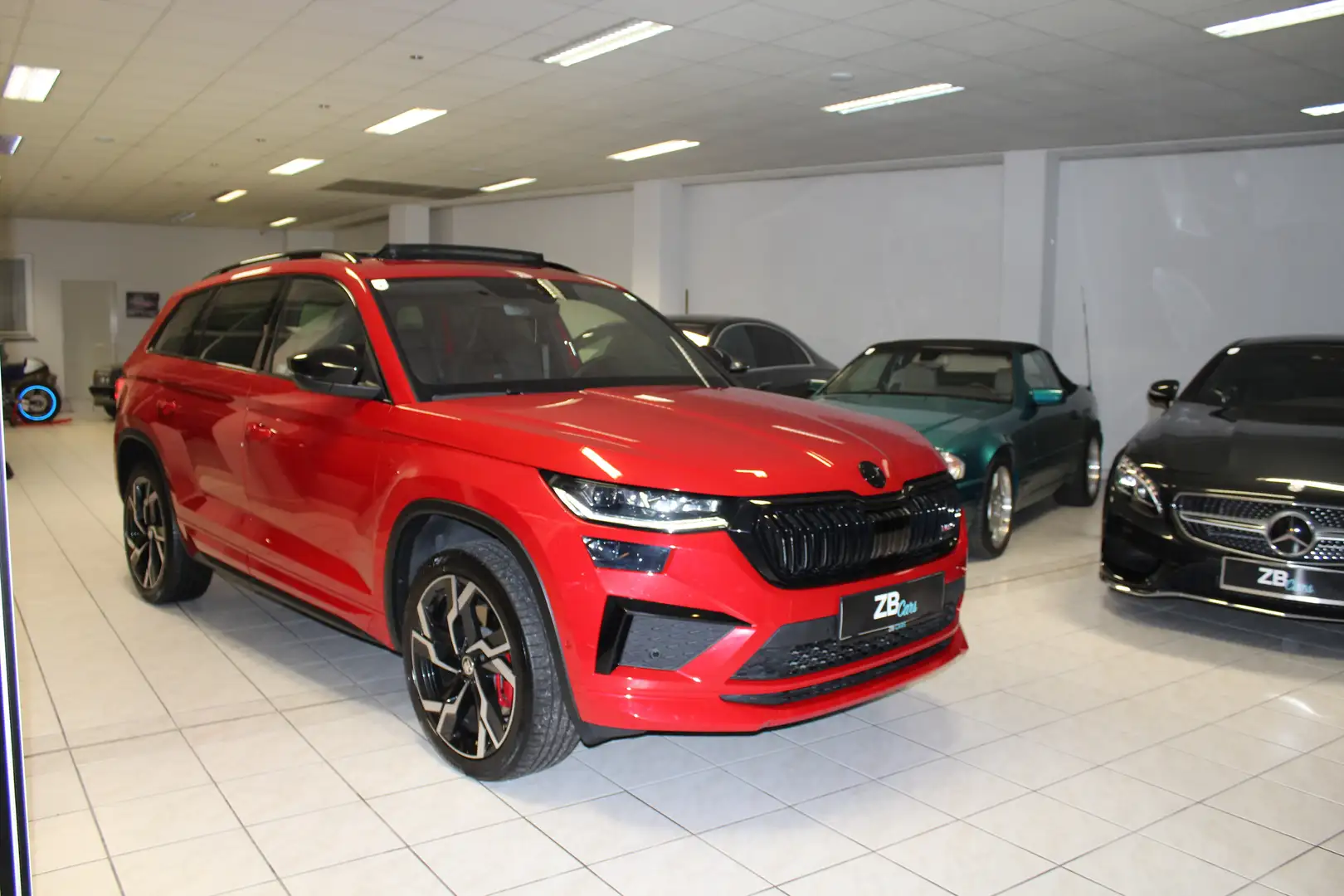 Skoda Kodiaq RS 4x4 7-Sitzer // Panorama // Sonder-Lackierung Rot - 1