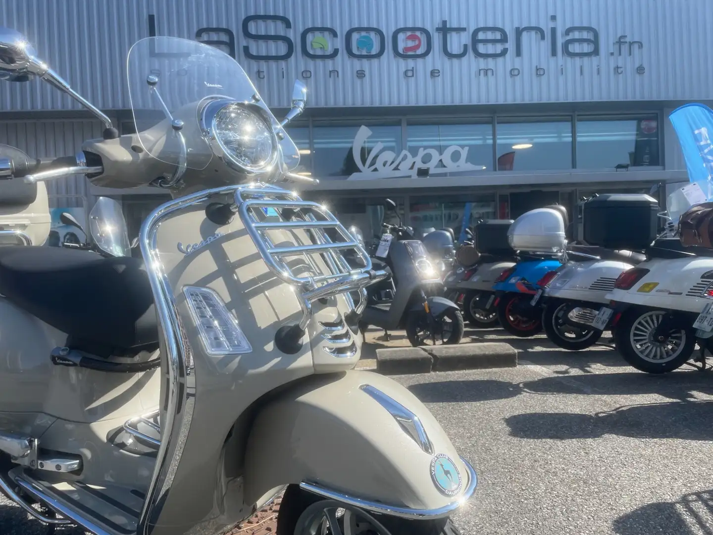 Vespa GTS 300 Beige - 2