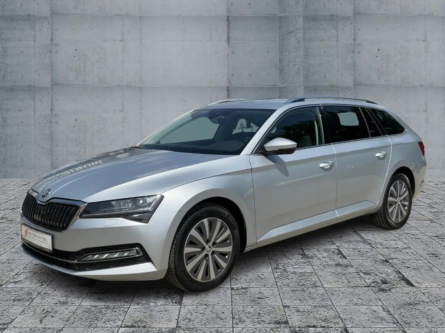 Skoda Superb Combi 2.0 TDI DSG STYLE MATRIX+NAVI+ACC Silber - 2