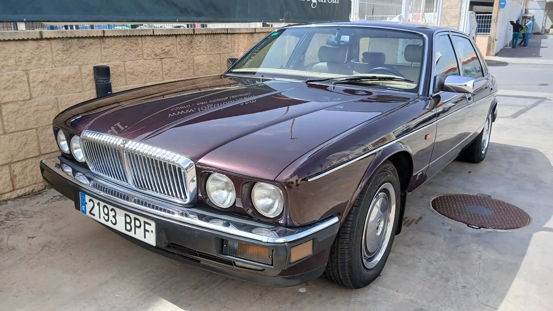 Jaguar XJ40 Daimler Double Six 6.0 litre Majestic Bronce - 2