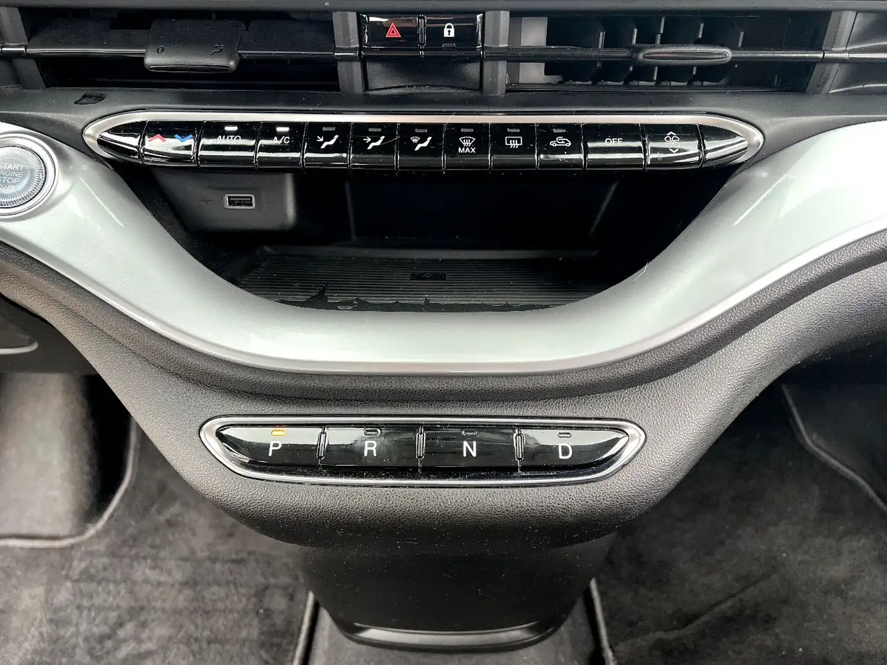 Fiat 500e Elektro Icon *LED Navi Sitzheizung Klima Alu 18