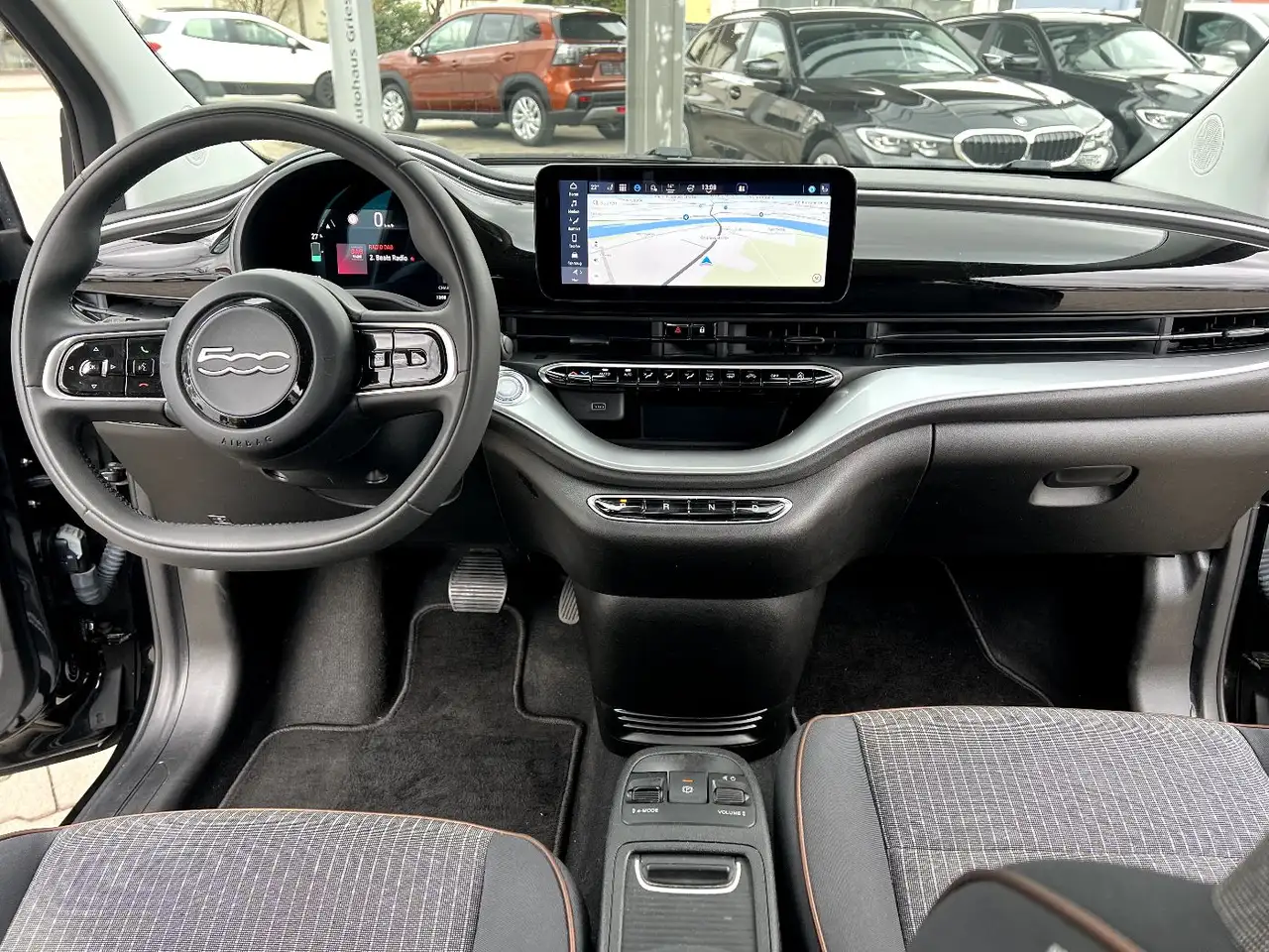 Fiat 500e Elektro Icon *LED Navi Sitzheizung Klima Alu 13