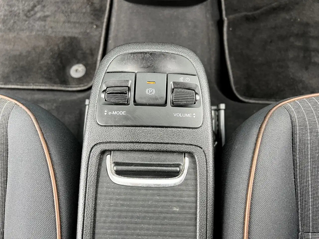 Fiat 500e Elektro Icon *LED Navi Sitzheizung Klima Alu 17