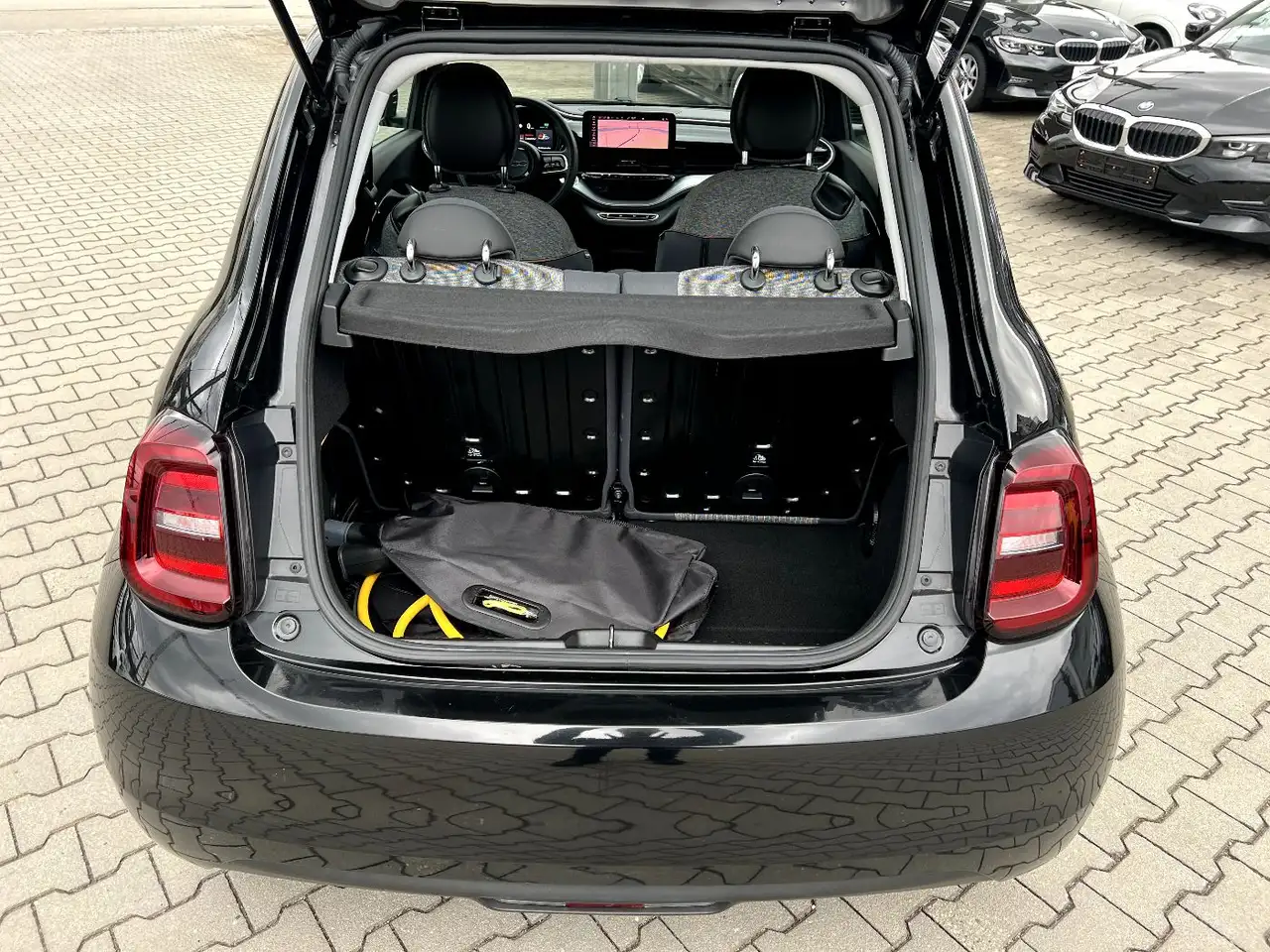 Fiat 500e Elektro Icon *LED Navi Sitzheizung Klima Alu 7